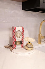 Load image into Gallery viewer, Bridgewater Comfort & Joy Flower Diffuser