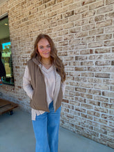 Load image into Gallery viewer, Lovervet Jeans
