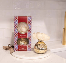 Load image into Gallery viewer, Bridgewater Welcome Home Flower Diffuser
