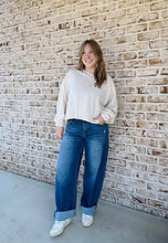 Load image into Gallery viewer, Midrise Barrel Roll up Jeans
