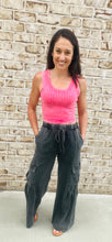 Load image into Gallery viewer, Scoop Neck Crop Tank
